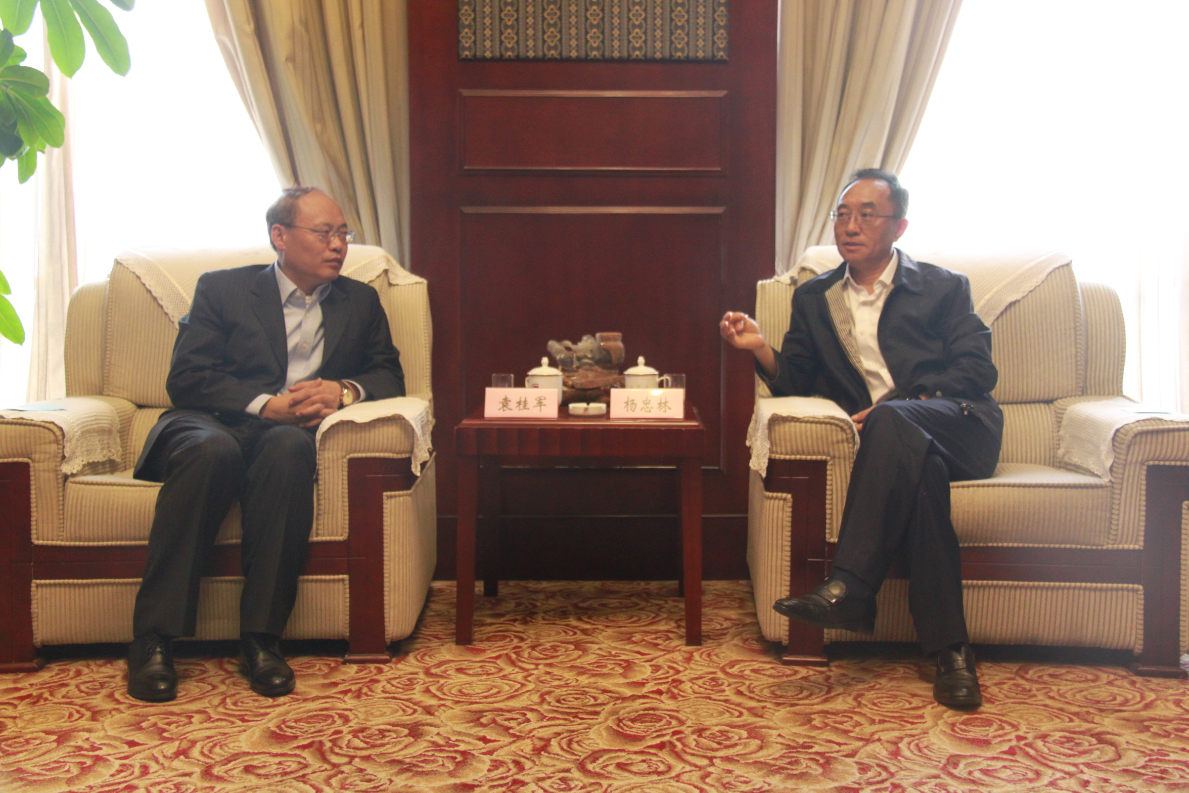 杨忠林会见建行辽宁省分行行长袁桂军