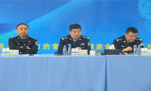 阜蒙縣公安局城西派出所為優化營商環境深入伊利乳業有限公司召開普法宣講會