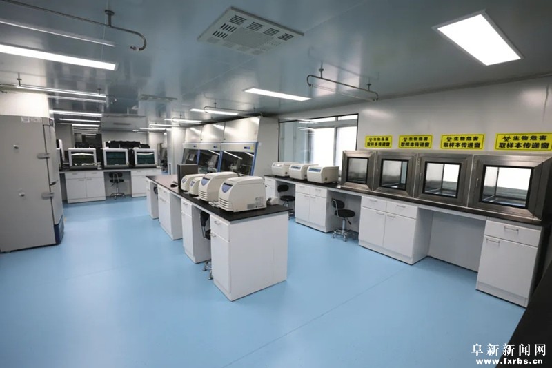 新冠病毒核酸检测基地实验室.