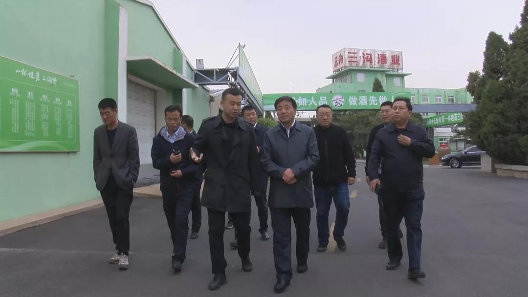阜蒙县代县长包峰到部分企业及新民镇调研
