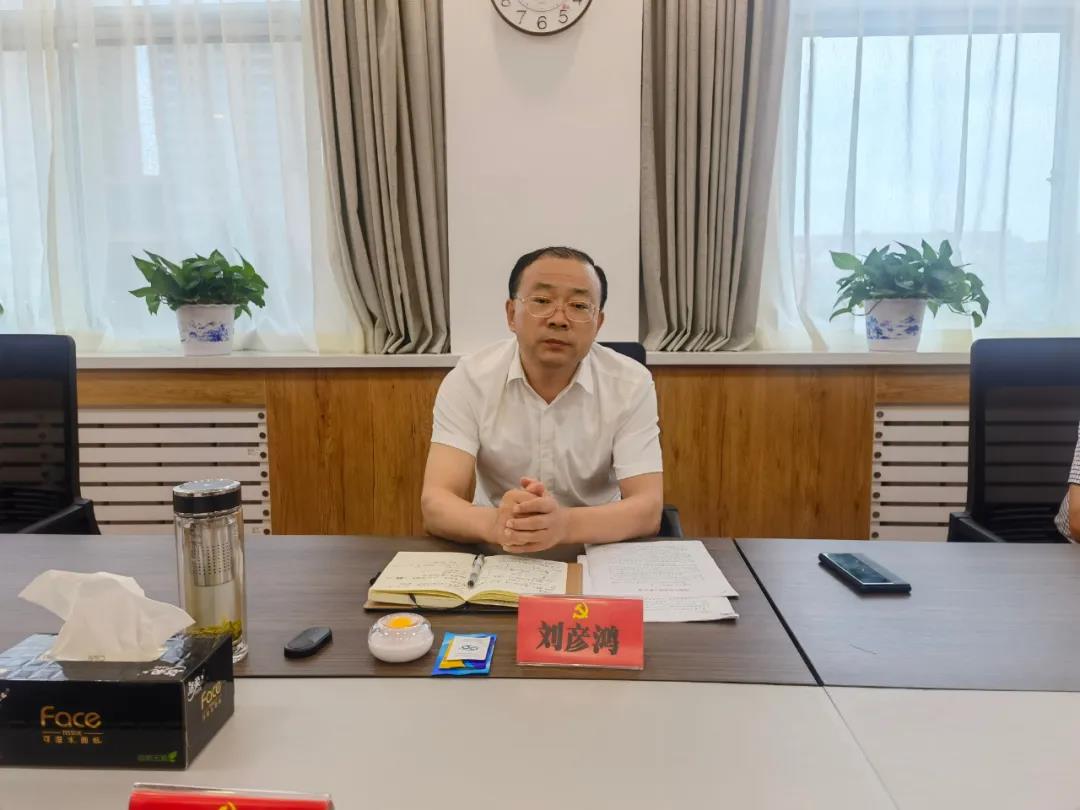阜蒙县委书记刘彦鸿与玛瑙文化旅游节领导小组负责人