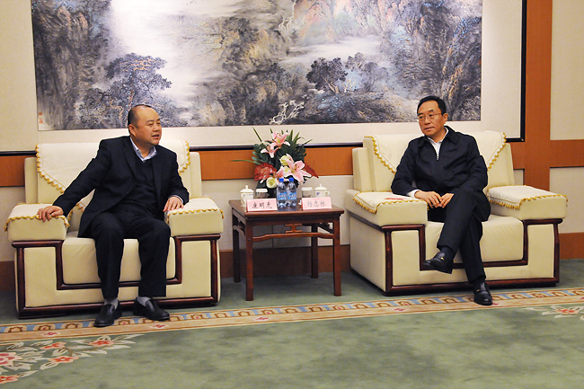 杨忠林会见康明虎