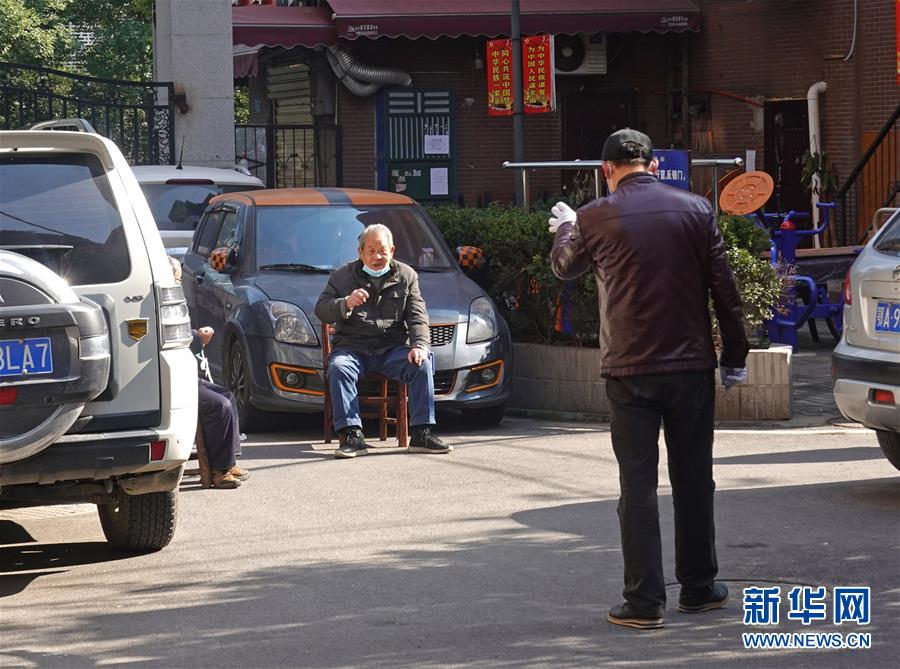 （聚焦疫情防控&middot;图文互动）（8）特写：“随着条件改善，我们的信心更足了”——武汉新天地社区干部走访记