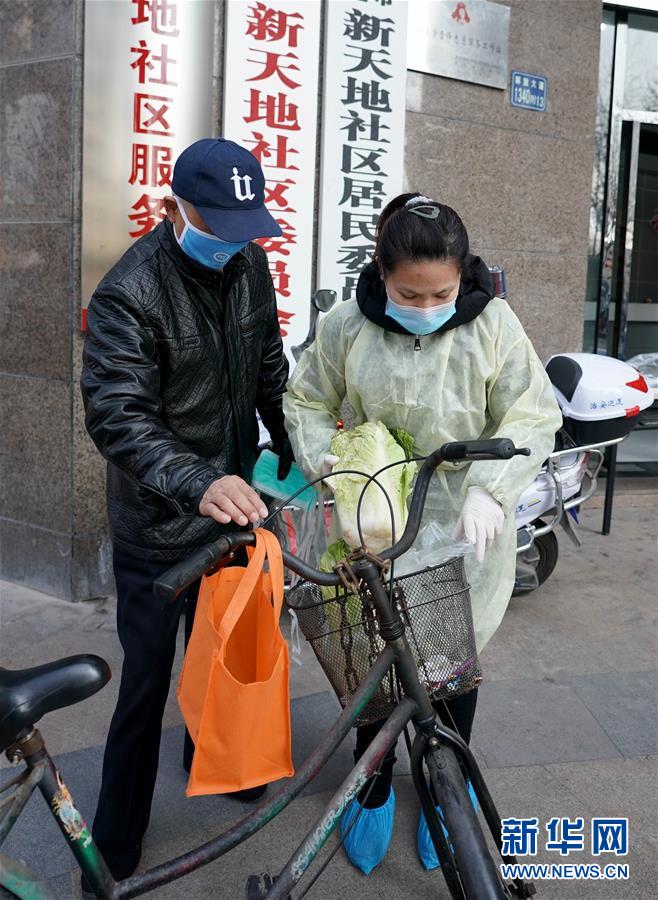 （聚焦疫情防控&middot;图文互动）（11）特写：“随着条件改善，我们的信心更足了”——武汉新天地社区干部走访记