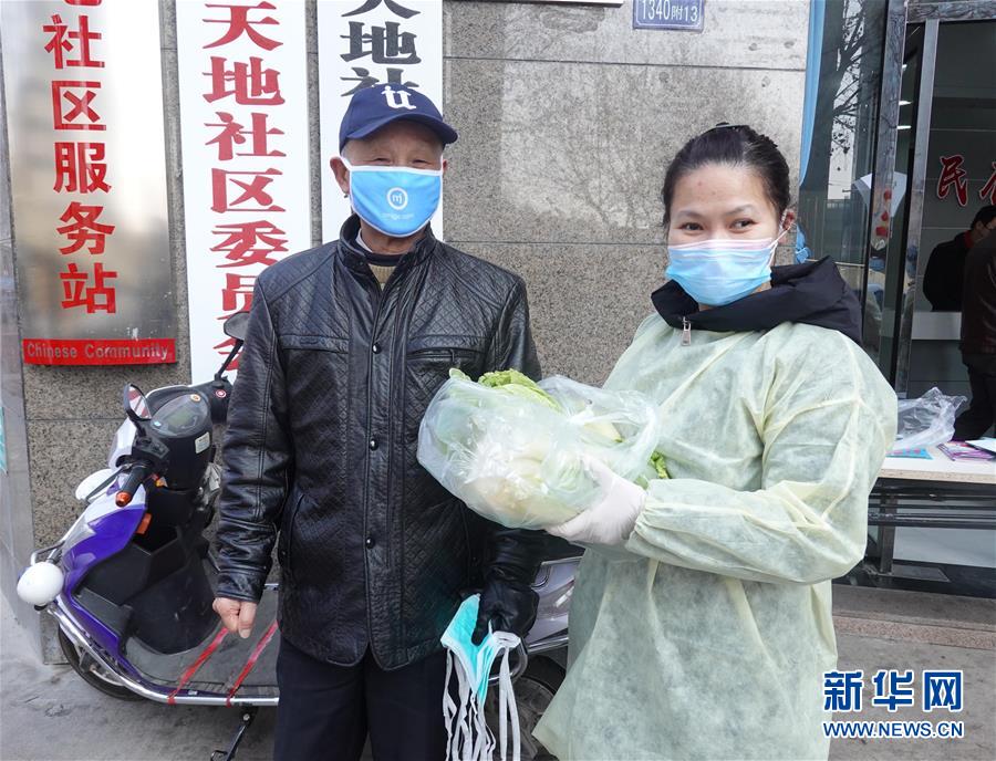 （聚焦疫情防控&middot;图文互动）（4）特写：“随着条件改善，我们的信心更足了”——武汉新天地社区干部走访记