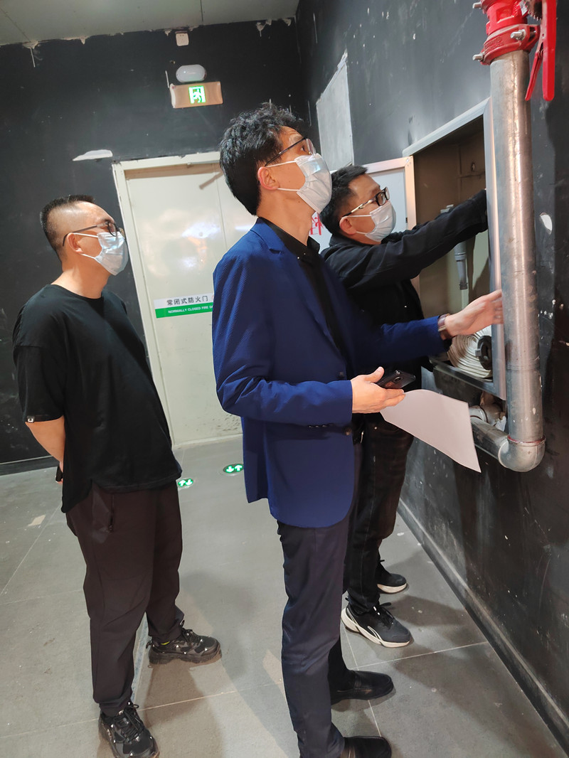 5.4副区长张凯带队检查安全生产和疫情防控工作3.jpg