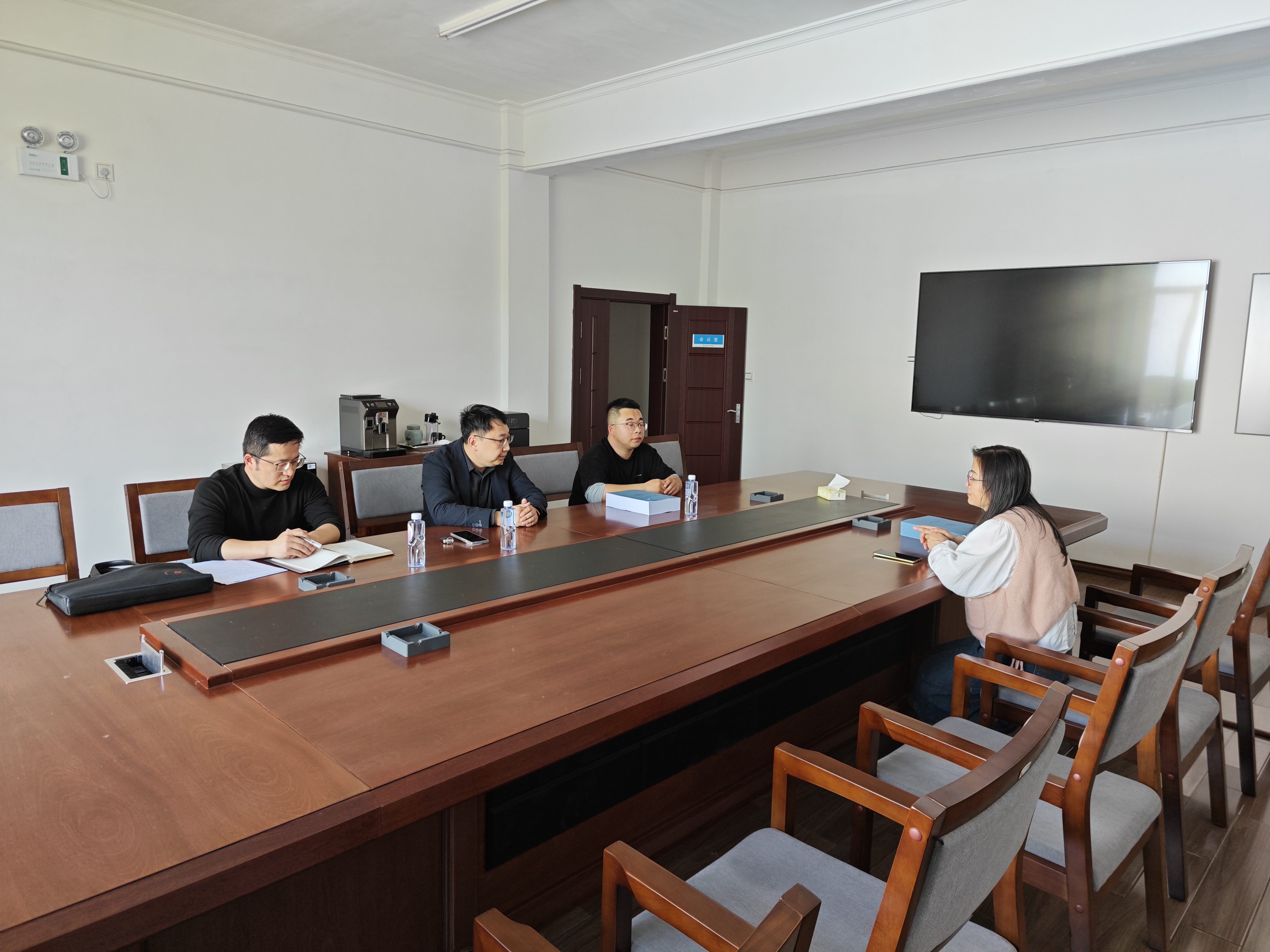 市工信局到中孚轻金属科技有限公司解读政策.jpg